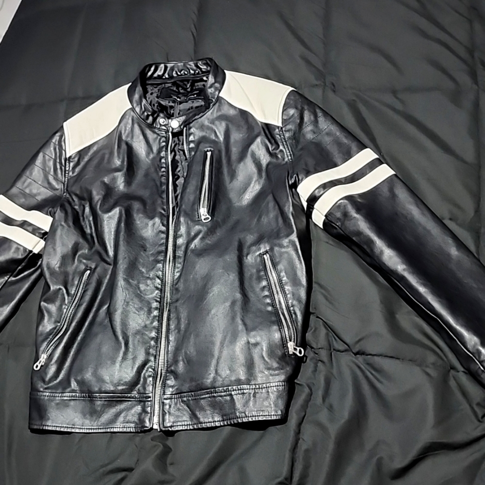 Wilson's Cycle large leather jacket- black w/ white stripes